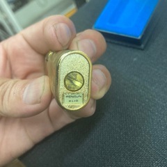 PENGUIN　ガスライター　ゴールド色の画像