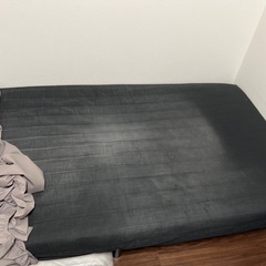 ベッドとベッドフレームの画像