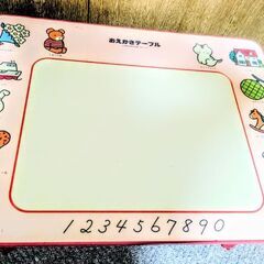 子ども用　お絵かきテーブル　（折りたみた）の画像