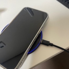 『決定致しました』iPhone置くだけワイヤレス充電器　美品の画像