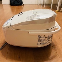 日立 HITACHI 圧力IH炊飯器 5.5合炊き 黒厚鉄釜 パールホワイト RZ-TX100K Wの概要の画像