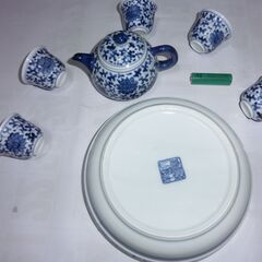 ●中国茶器セット、●裏刻印有、●周りの装飾が綺麗●茶こしが付いて●単三電池比較用、コレクターの方、画像の物　★お手数をおかけしますプロフィール必読ですの画像