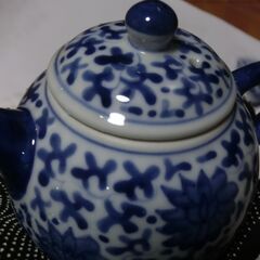 ●中国茶器セット、●裏刻印有、●周りの装飾が綺麗●茶こしが付いて●単三電池比較用、コレクターの方、画像の物　★お手数をおかけしますプロフィール必読ですの画像