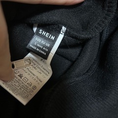 【新品未使用⠀】SHEIN ファージップパーカーの画像