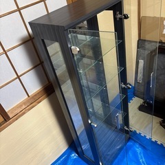 ガラスショーケースの画像