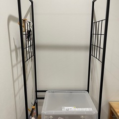 HITACHI テレビ、収納棚3つの画像