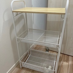HITACHI テレビ、収納棚3つの画像