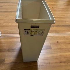 収納ラック+ゴミ箱の画像