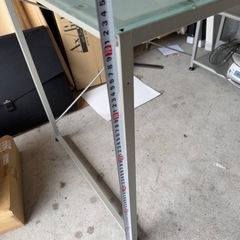 オフィステーブル(ガラス天板・棚付き)/モリモト家具で購入の画像