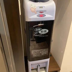 スリッパ入れ（ボタンで出てきます）の画像