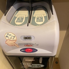 スリッパ入れ（ボタンで出てきます）の画像