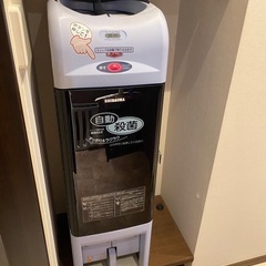 スリッパ入れ（ボタンで出てきます）の画像