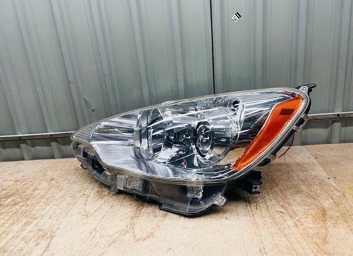 ((値下げ))アクアNHP10前期【TOYOTA】トヨタPRIUS-C純正USヘッドライト左右ハロゲン(12-14y)/USDM北米仕様プリウスCフロントランプAQUAサイドマーカー