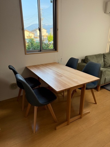 購入者確定済　
ダイニングテーブル幅135cm