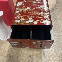 無料で差し上げます。小物収納棚　花瓶セット　まとめて引き取り希望の画像