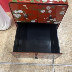 無料で差し上げます。小物収納棚　花瓶セット　まとめて引き取り希望の画像