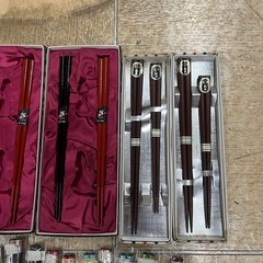 無料で差し上げます。未使用新品　大量のお箸セット　漆箸、欅箸、貝入箸、子供箸など様々　まとめて引き取り希望の画像