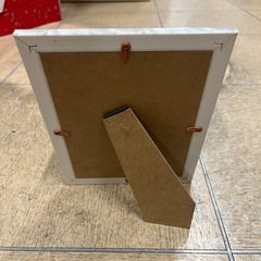 無料で差し上げます。未使用新品　樹脂製　写真立て　中判サイズ　6枚まとめての画像