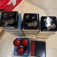 無料で差し上げます。大量　吸物椀15個　樹脂製1段おせち箱、弁当箱16個　木製おせち箱1個　まとめて引き取り希望の画像