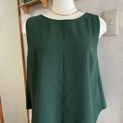 美品【フォンセ FONCE】ノースリーブ　トップス　グリーンの画像