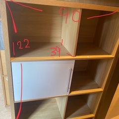 扉付き収納棚の画像