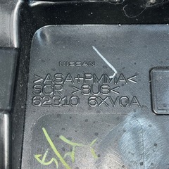 日産 E13 ノート 後期 純正 フロントグリル ラジエーターグリル 62310-6XV0A カメラ・センサー穴ありの画像