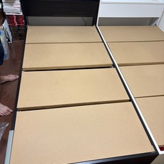 シングルベッド×2台 フレームのみ 引き出し収納付き ホワイト×ブラックの画像