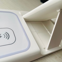 3in1ワイヤレス充電器 ホワイト USBケーブル付の画像