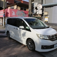 8人乗り‼️25年式❗️大人気☆日産 セレナ ライダー S-HYBRID ☆Bluetooth対応ナビ付き☆走行中DVD見れます☆便利なバックカメラ付き☆ETC付き☆便利な電動スライドドア付き♪しかも両側☆事故修復歴無し☆クルーズコントロ☆車内広々三列シート！の画像