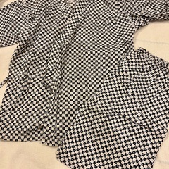 👘【サイズ140】ホワイトベース×スクエア柄 キッズ甚平👘 – 着用回数少なめの美品！おしゃれで爽やかな和スタイル –の画像