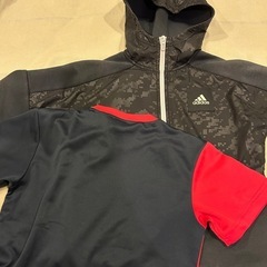 お取引決定しました👟【adidas アディダス】フード付きパーカー＋Tシャツ／2点セットsize140👕👕  – 着心地◎＆デザインもおしゃれ！普段着や運動着にぴったりのセットです✨–の画像