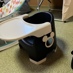 バウンサーと椅子の画像