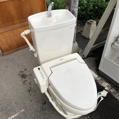 エアコンと便座の画像