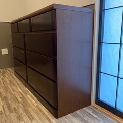 ダークブラウン収納棚の画像