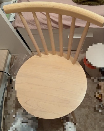 IKEAの無垢材のテーブルと椅子一式
