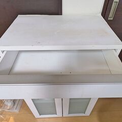 白い棚の画像