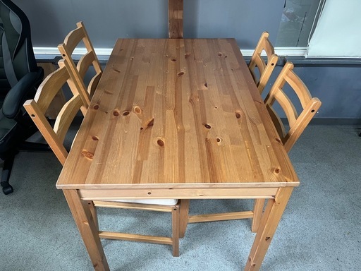 ダイニングテーブルセット（椅子4脚付き）