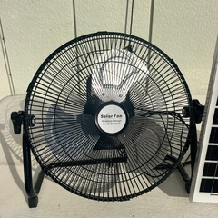 バッテリー内蔵ソーラー充電式扇風機の画像