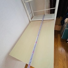 ラック付きデスクの画像