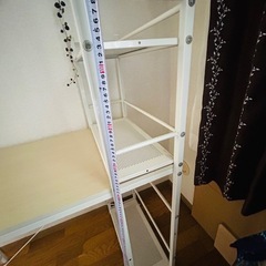 ラック付きデスクの画像