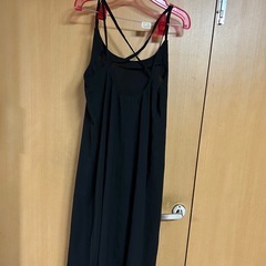 ブラック キャミソールワンピースの画像
