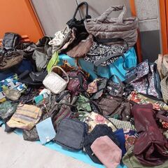 【無償譲渡】婦人用バッグ,財布 約100点の画像