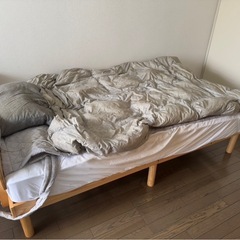 ベッドフレームの画像