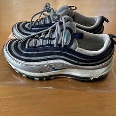 Nike Air Max 97 メタリックシルバー/ネイビー スニーカーの画像