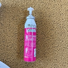 ダミー防犯カメラと消臭剤の画像
