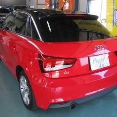 アウディ　A1 スポーツバック　1000cc TFSI スポーツ　レッド×ブラック　2トーンの画像