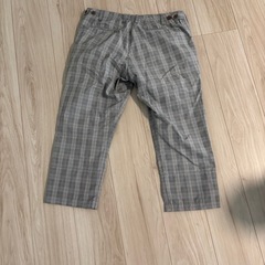 チェック柄ズボン　夏用薄手　グレーの画像