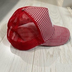 New Era トラッカーキャップ 赤と白チェック　広島カープの画像