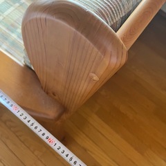 一人掛けソファ　木製　カントリー調の画像