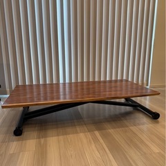 アカシア無垢材昇降テーブルの画像